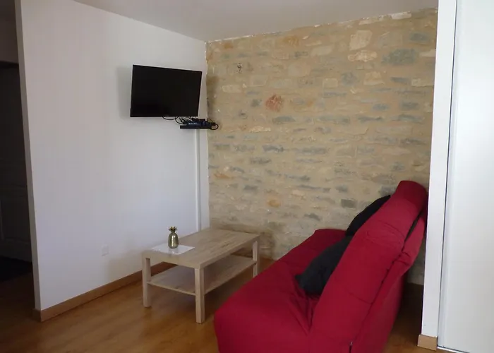 Aux Pierres De Nozieres *